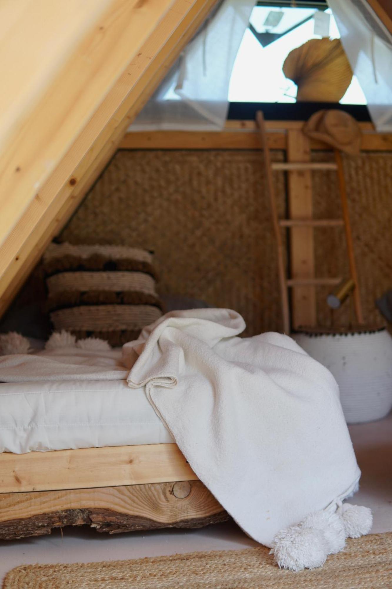 The4Elements Bed & Breakfast Монда Екстериор снимка
